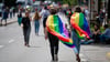 Regenbogenfamilien: Familien, in denen ein gleichgeschlechtliches Paar mit minderjährigen Kindern in einem Haushalt zusammenlebt. (Archivbild)