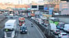 Auf den Autobahnen rund um Berlin dürfte es über Pfingsten voll werden. (Archivbild)