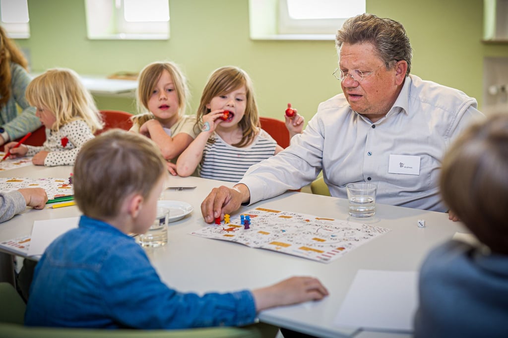 Kinderrechte als Würfelspiel: Eine bunte Unterwasserwelt soll Kindern helfen, ihre Rechte kennenzulernen.