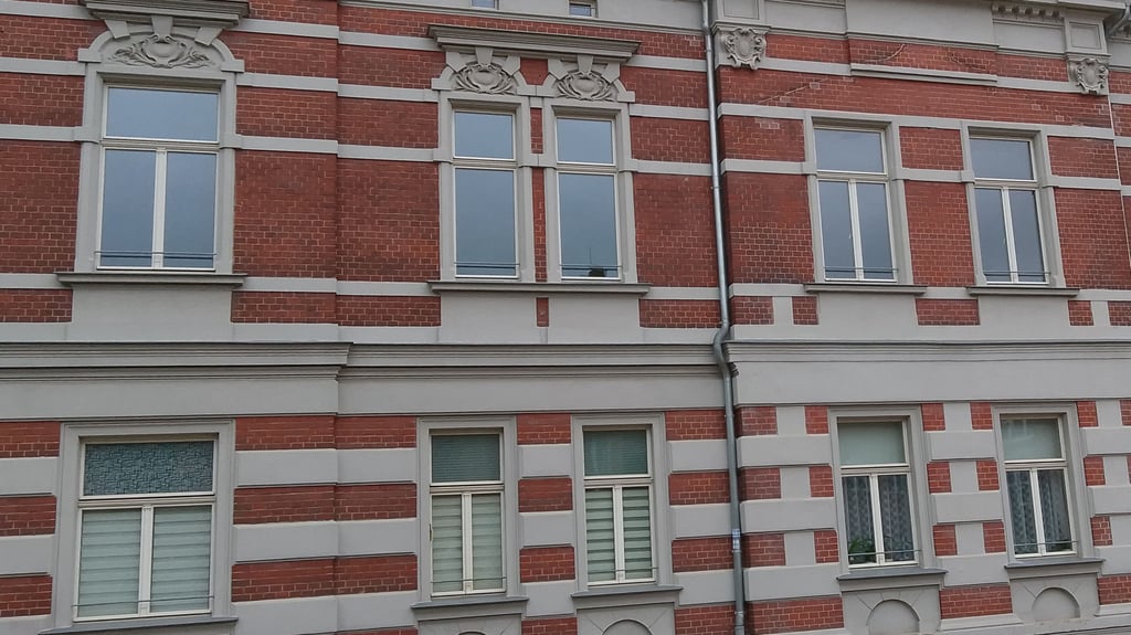 Mieter in der Genthiner Innenstadt sehen sich hohen finanziellen Nachforderungen ihres Vermieters ausgesetzt.