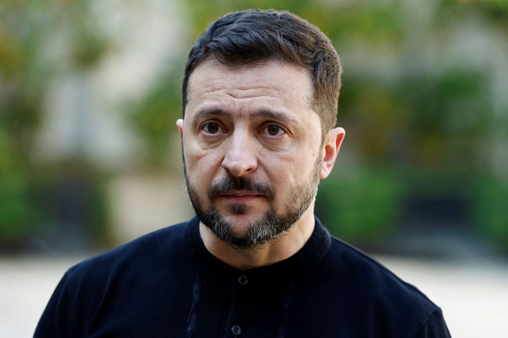 Der ukrainische Präsident Selenskyj stellt an der Armeespitze noch einmal um. (Archivbild)