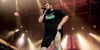 Feine Sahne Fischfilet-Sänger Monchi bei einem Konzert. Die Band spielt jüngst auch in Magdeburg und machte der Stadt eine Liebeserklärung.
