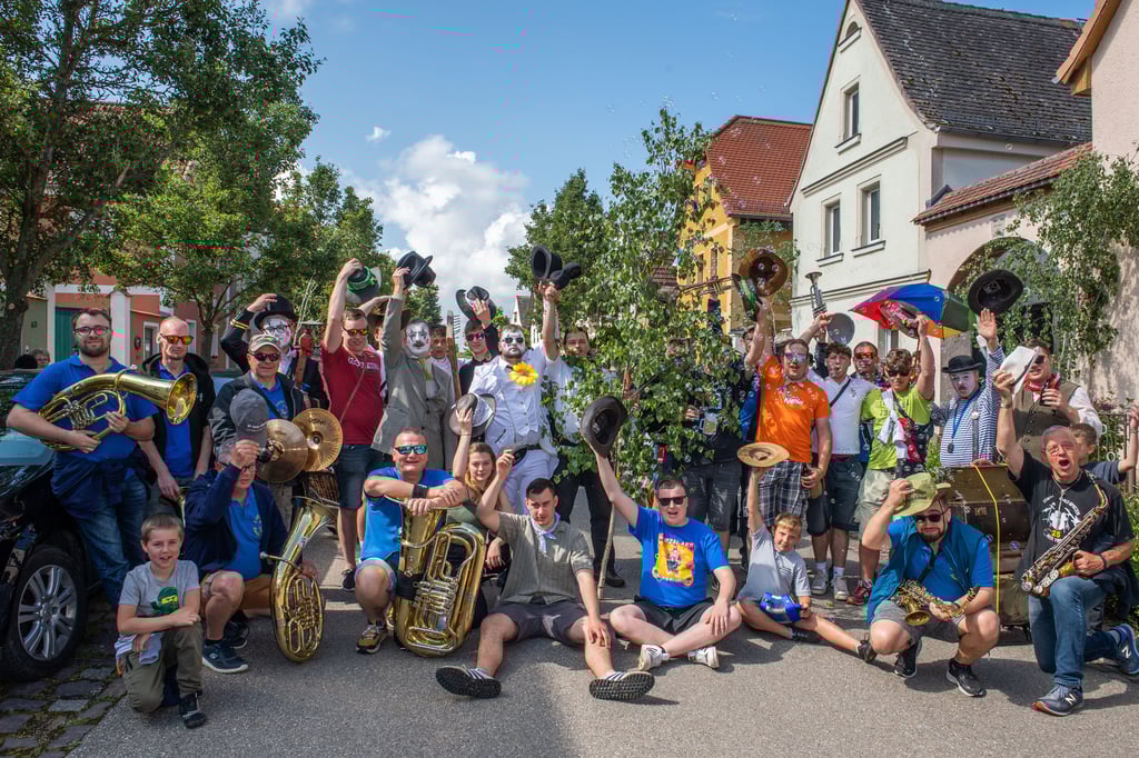 Der Flemminger Burschenverein richtet von Freitag bis Montag vier Tage Pfingsten voller Tanz, Trubel und Tradition aus.