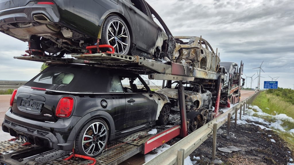 Ein Lkw hatte auf der A9 zwischen Naumburg und Weißenfels Feuer gefangen.