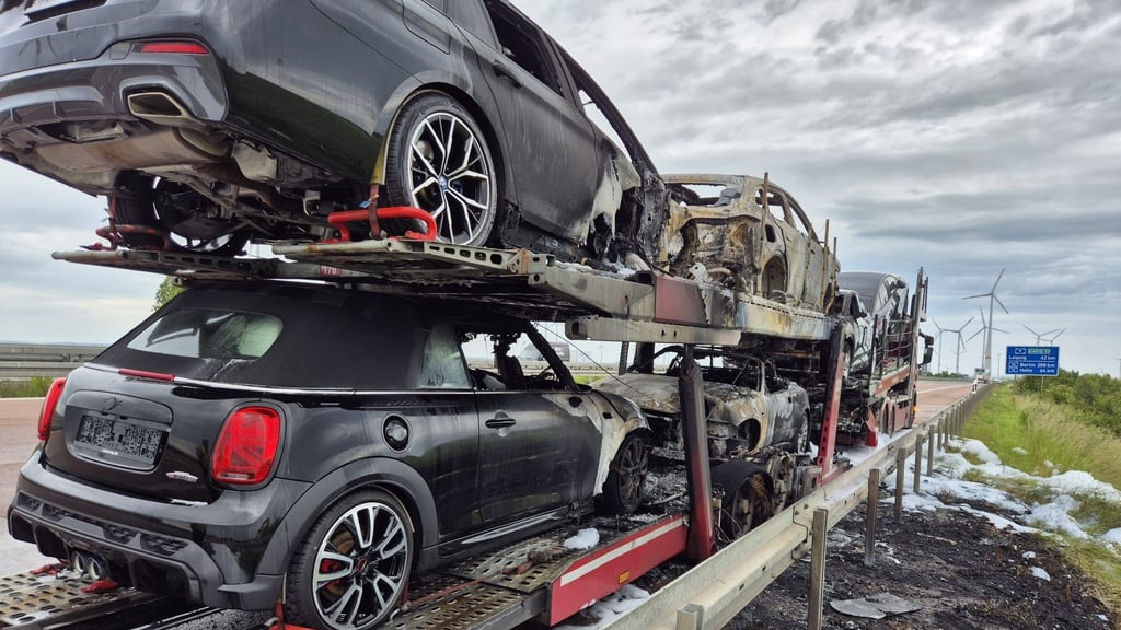 Ein Lkw hatte auf der A9 zwischen Naumburg und Weißenfels Feuer gefangen.