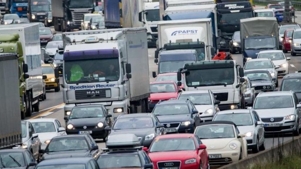 Staus werden zu Pfingsten auf der Autobahn 9 zwischen Naumburg und Droyßig erwartet.