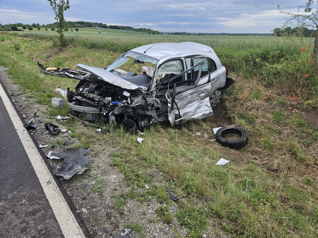 Erheblich beschädigt wurden die Fahrzeuge bei dem Unfall am Mittwoch zwischen Biere und Schönebeck.