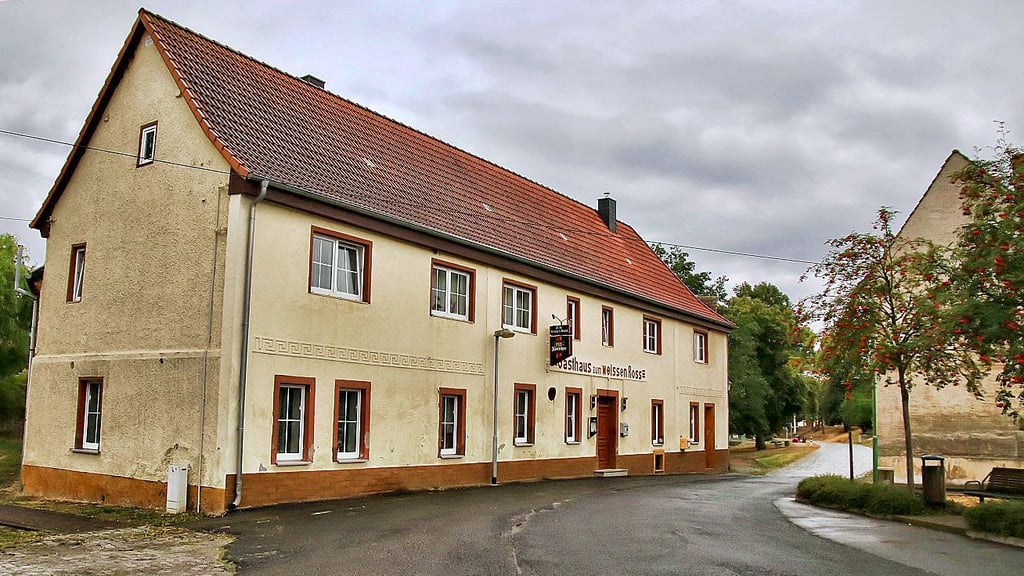 Zurzeit wieder zu – das Weiße Roß in Nienstedt.
