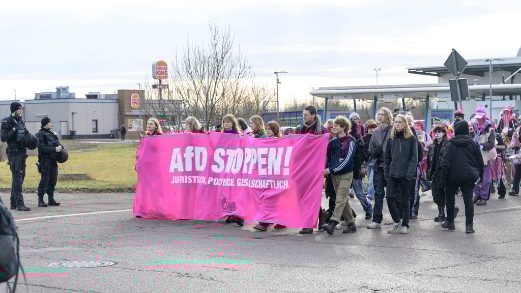 Protest gegen den Wahlkampfauftakt der AfD im Januar in der halleschen Messe. Nun richtet sich der Blick auf die rechte Buchmesse.
