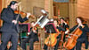 Sieben Musiker der Mitteldeutschen Kammerphilharmonie Schönebeck  mit dem  Konzertmeister Alejandro Carrillo spielten in der Hecklinger Kirche „Die vier Jahreszeiten" von Vivaldi und andere Werke. 