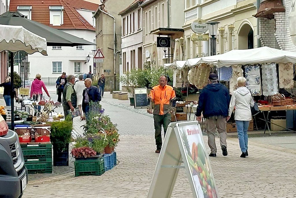 Burg, hier die Schartauer Straße, und die genaue Einwohnerzahl: Ein Dauerstreit zwischen der Stadt und dem Land.