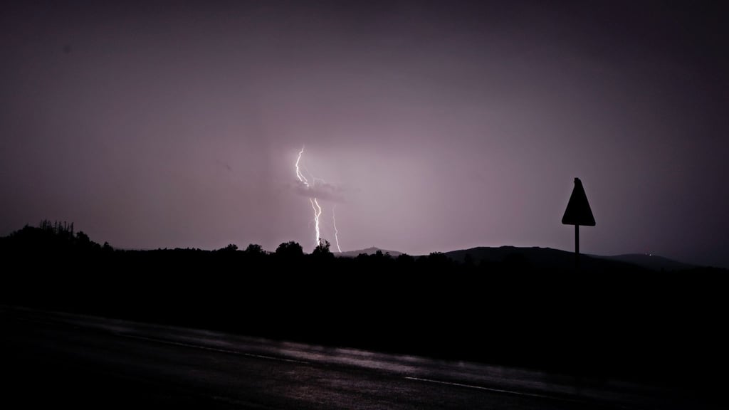 Die Unwetterfront erreicht Sachsen-Anhalt in den Mittagsstunden. (Symbolbild)