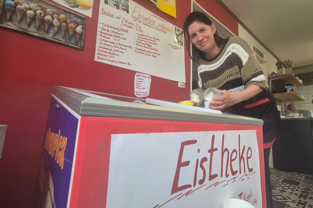 Simone Fleischer hat die Harzer Schlemmerbaude bei Neudorf neu eröffnet. Dort gibt es jetzt auch Eis.