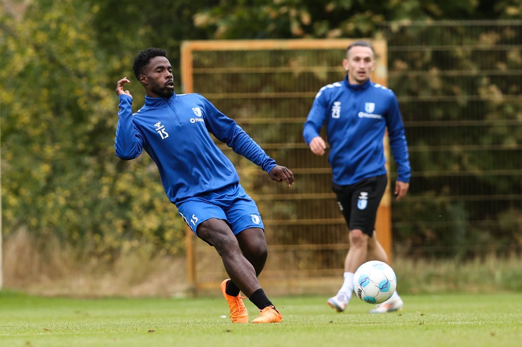 Daniel Heber und Baris Atik vom 1. FC Magdeburg beim Training.