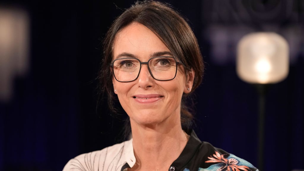 Als Expertin für Schmuck bei "Bares für Rares" ist Dr. Heide Rezepa-Zabel zu sehen.