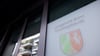 Bei Cum-Ex verschoben Finanzakteure Aktien mit („cum“) und ohne („ex“) Dividendenanspruch hin und her, um gar nicht gezahlte Steuern erstattet zu bekommen.