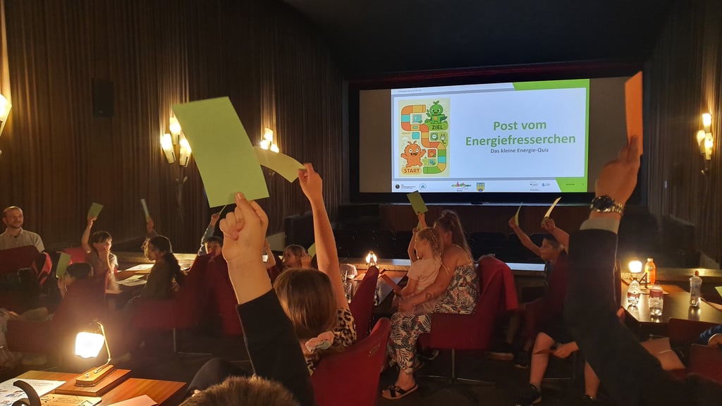 Gleich nebenan: Im Burg Theater werden junge Energiesparer aus Kitas, Horte und Grundschulen ausgezeichnet.