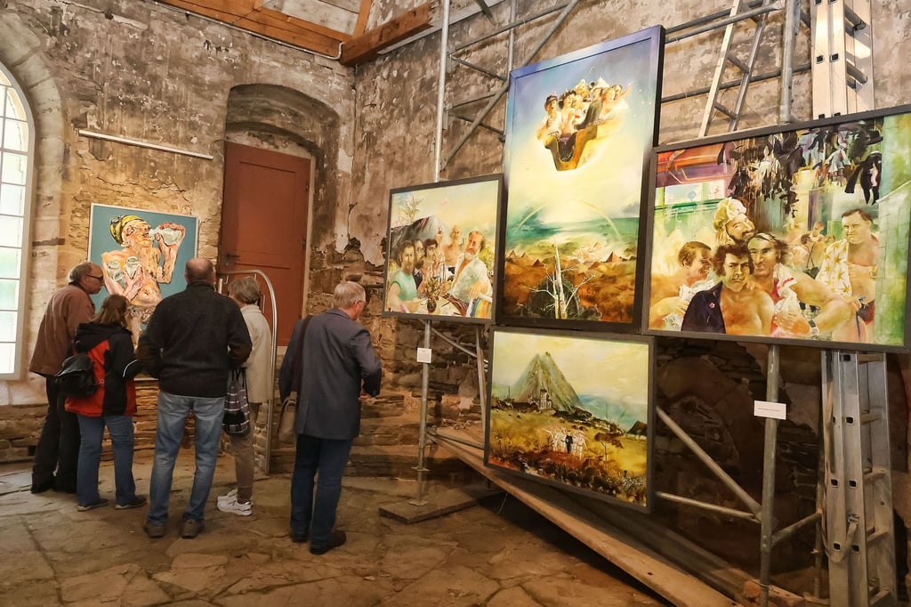 Auf Halde - die fast vergessene Sammlung der Mansfeld Galerie wird in der Marienkirche gezeigt. Darunter ein vierteiliges Auftragswerk von Wilfried Falkenthal aus dem Jahre 1979. Wer sind die Männer der dargestellten Brigade?