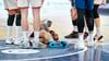 Münchens Nick Weiler-Babb verletzt sich im Spiel in Heidelberg.