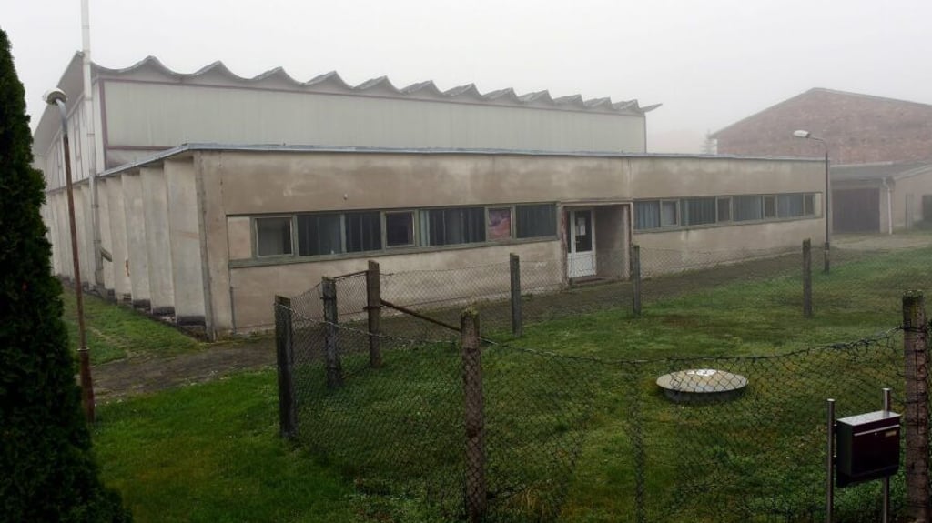 In die alte Turnhalle in Siebigeroderegnet es hinein.