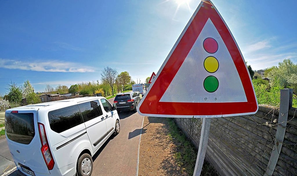Die Baustellenampel bleibt eine Woche länger.