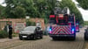 Ein Falschparker versperrt die Feuerwehrzufahrt zu einem Mehrfamilienhaus in der Neue Straße/ Karl-Schmidt-Straße.