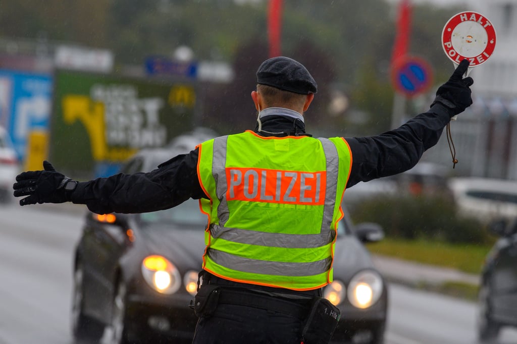 Das Innenministerium setzt auf mehr Kontrollen, um illegale Straßenrennen einzudämmen.