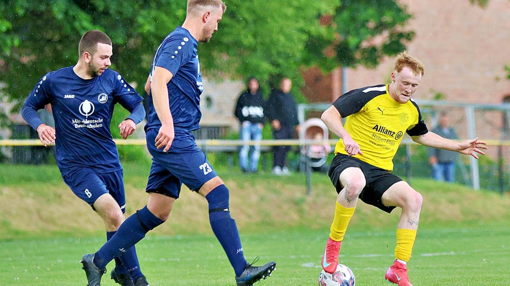 Drohndorf-Mehringen, hier mit Luca Horlitz am Ball, verlor knapp mit 2:3.