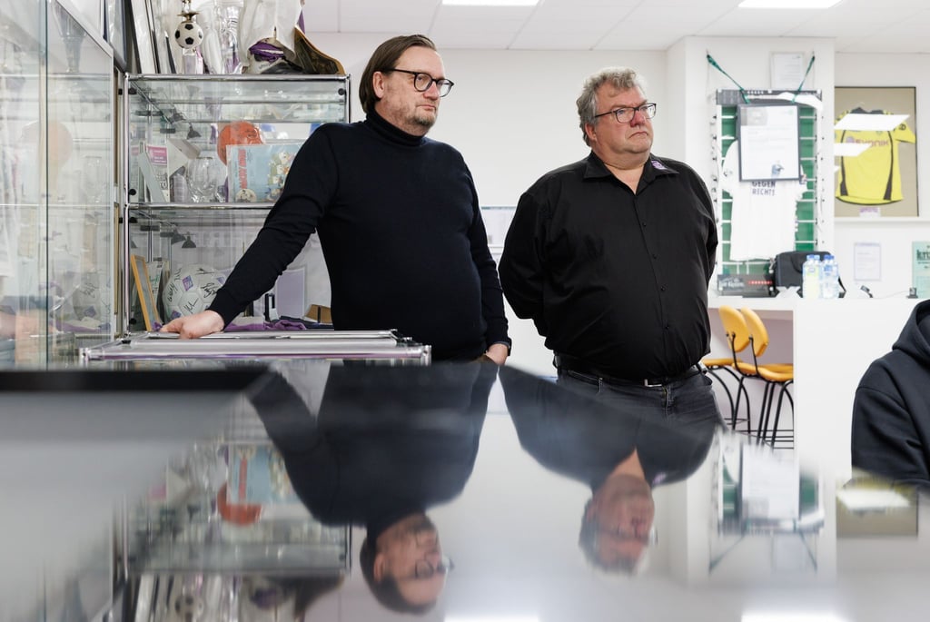 Bleibt Geschäfstführer des VfL Osnabrück: Michael Welling (links neben Präsident Holger Elixmann).