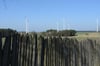Blick von der Langobardenwerkstatt auf den bestehenden Windpark Zethlingen/Cheinitz. Er soll erweitert werden. Doch dagegen regt sich Widerstand.