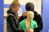 Probe mit der Puppe von Sextus: Luise Friederike Henning und – hinter der Maske – Sebastian Fortak