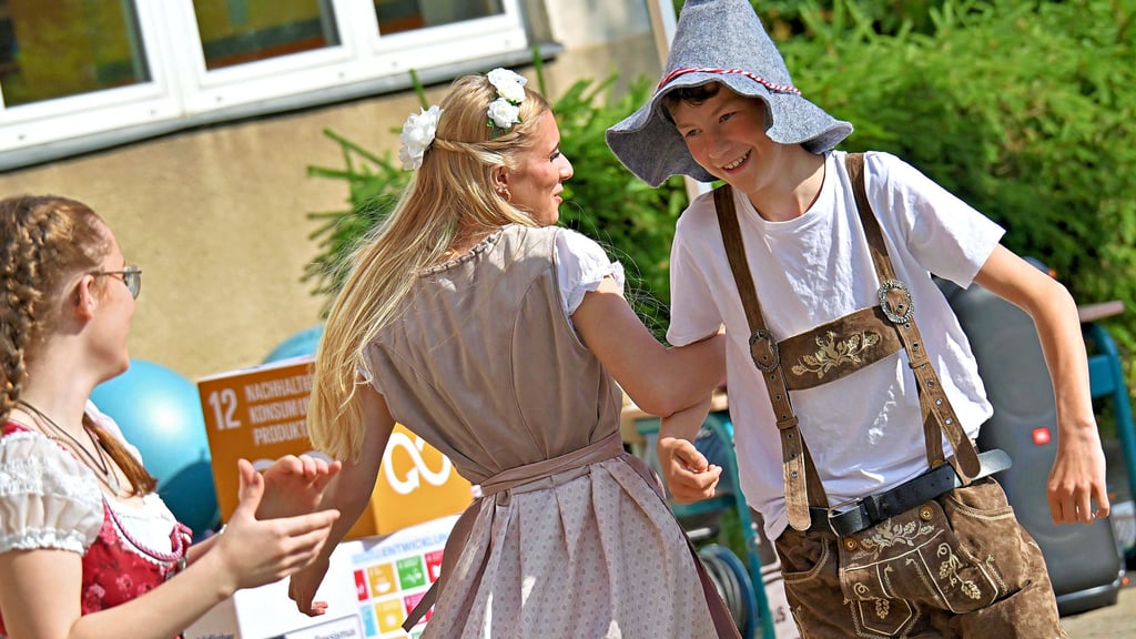 Bei ihrer „Weltreise“ machen die Schüler der Ascherslebener Pestalozzischule auch Halt in Österreich.