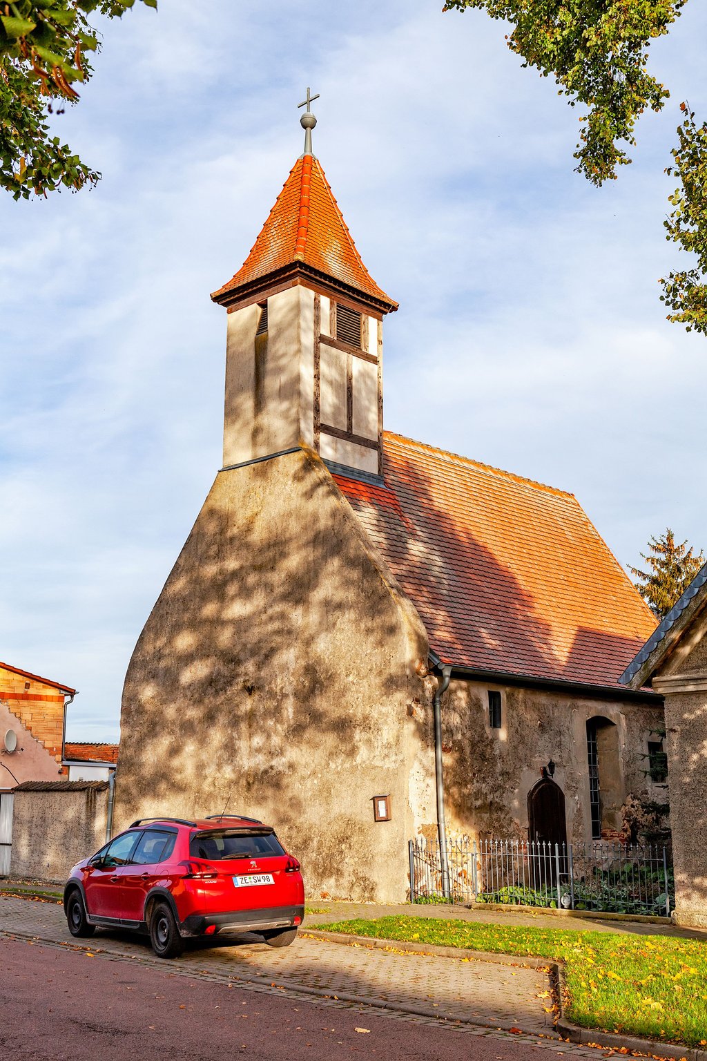 Blick auf die Kerchauer Kirche.
