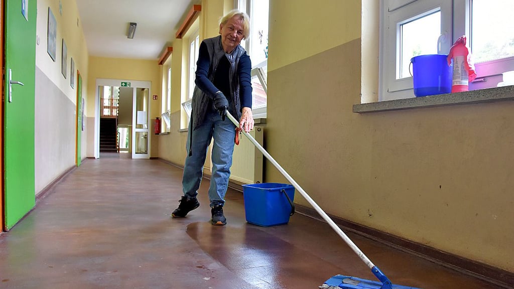 Die Fußböden der Grundschule „Am Wald“ in Wegenstedt werden blitzeblank geputzt. Jedoch müssen die Flure dringend renoviert werden.