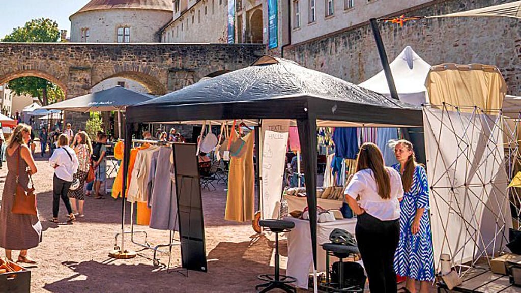 Kunst- und Designmarkt zu Füßen der Moritzburg in Halle