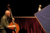 Jean-Luc Ponthieux und hinter der Bühne Puppenspieler Brice Coupey eröffneten das Festival im Puppentheater. 