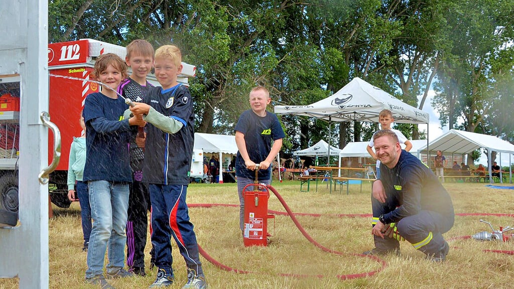Feuerwehr, THW, Polizei und der Rettungsdienst planen beim Fest in Gersdorf in der Börde etwas ganz Besonderes.
