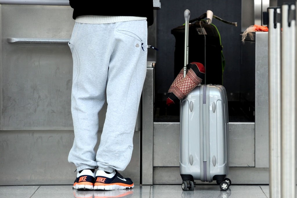 Die Jogginghose ist für den Flug ein perfektes Kleidungsstück.