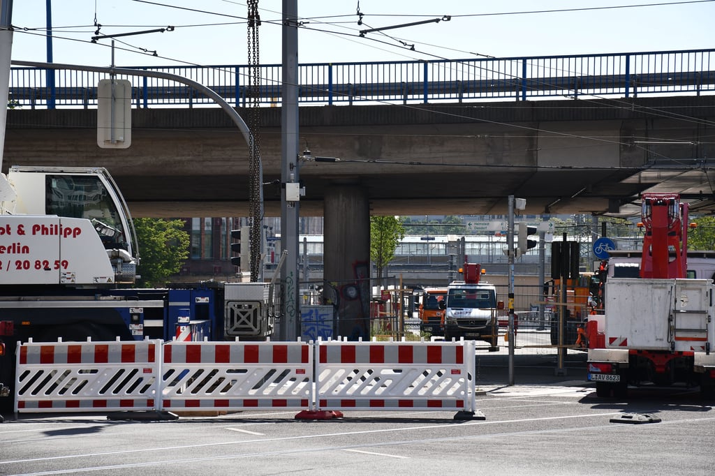 Der Auftrag ist vergeben: Die Ringbrücke am Damaschkeplatz in Magdeburg kann nun abgerissen werden.
