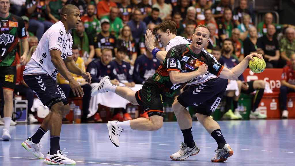 Gegen die SG Flensburg-Handewitt fuhren Omar Ingi Magnusson und der SCM den 15. Heimsieg im 17. Spiel ein.