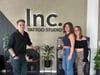 Julian Sell,  Romy Svehla (links) und Sophie Kliege haben ein Tattoo-Studio in Magdeburg eröffnet. 