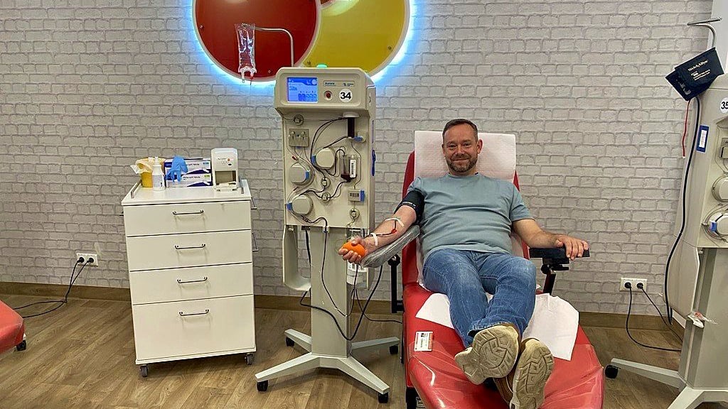 Stefan Ackermann spendet fast jede Woche, rund 45 Minuten dauert der Prozess.