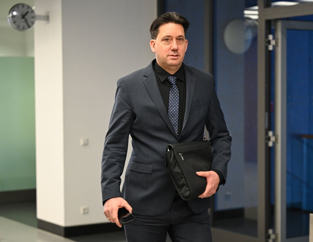 Im Prozess von Ex-Schiedsrichter Manuel Gräfe gegen den DFB ist das Urteil des Oberlandesgerichts Frankfurt verschoben worden.