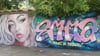 Blick auf das Graffiti in Magdeburg, das die bei einem Rave nahe Dresden getötete Emma aus Magdeburg zeigt. 