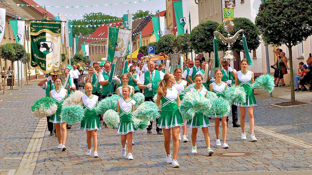 Die Cheerleader des Spielmannszuges sind wie hier vor zwei Jahren natürlich mit dabei, wenn in Schweinitz Schul- und Heimatfest gefeiert wird.