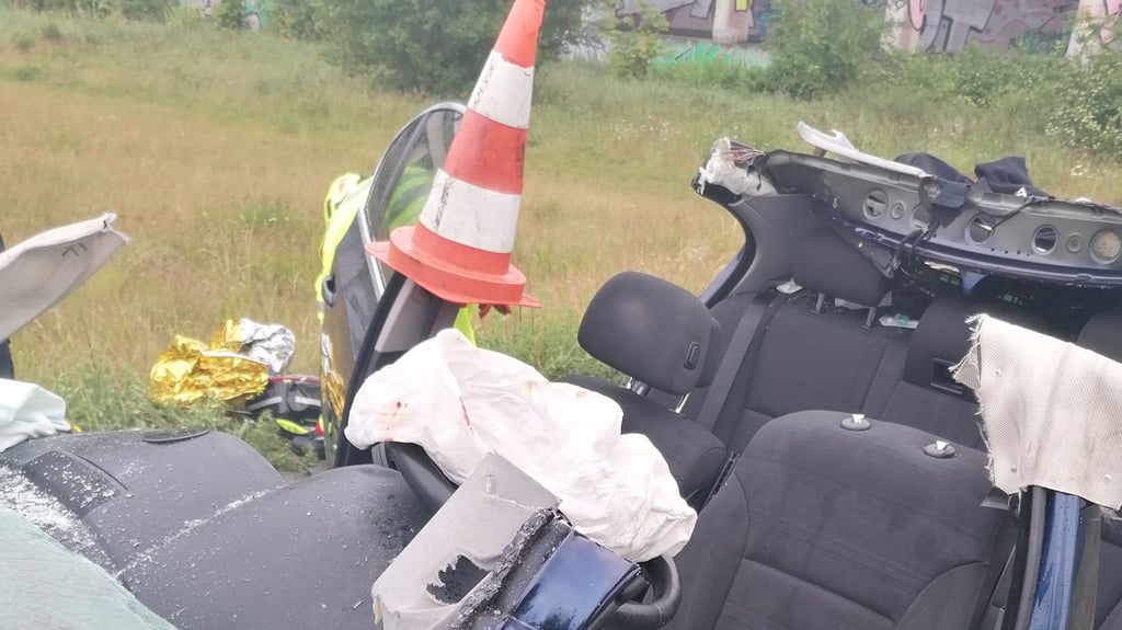 Auf der B188 bei Oebisfelde hat sich ein Unfall mit vier Schwerverletzten ereignet.