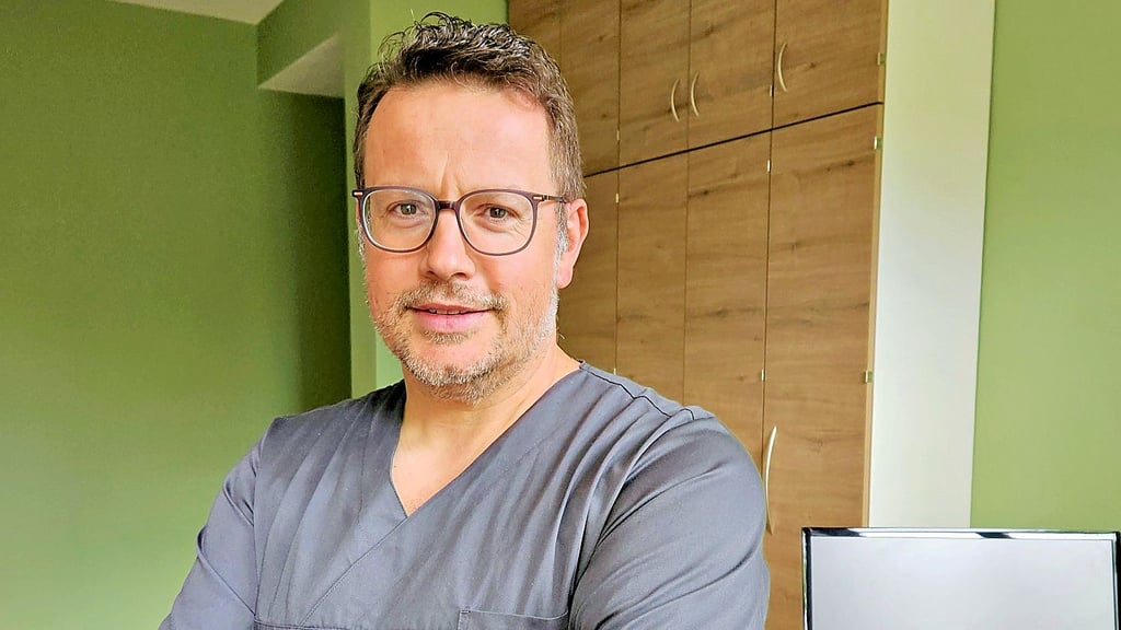 Florian Gernert hat sich als Hausarzt in Radegast niedergelassen.