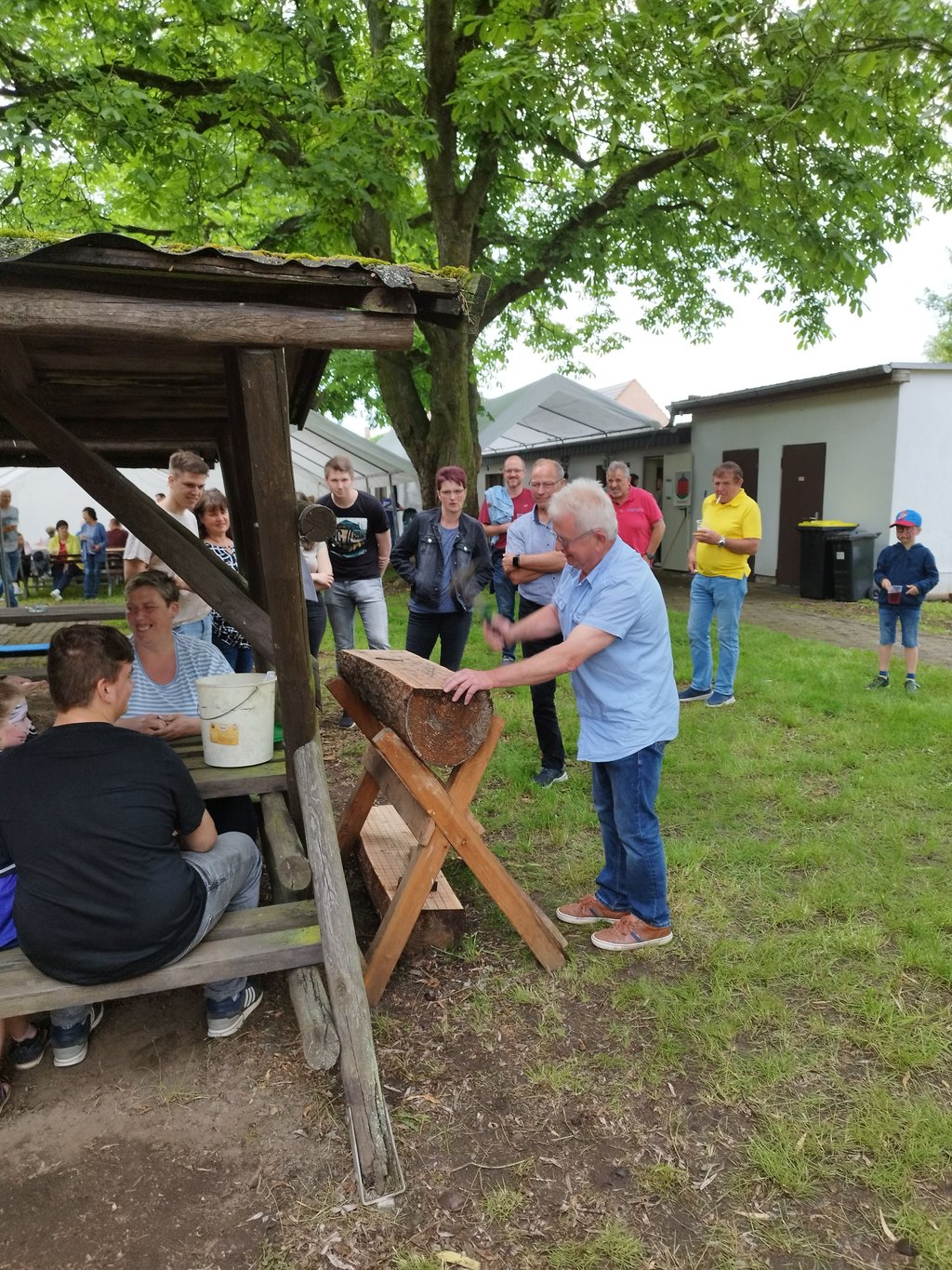 Nageln gehört zu den Angeboten beim Buhlendorfer Dorffest.