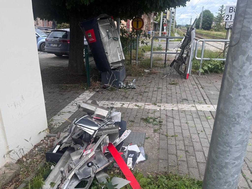 Ein Fahrkartenautomat wurde bei einer Explosion in Wansleben am See völlig zerstört.