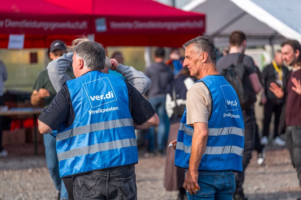 Die Gewerkschaft Verdi hat tausende DHL-Mitarbeiter am Drehkreuz in Leipzig/Halle zum Warnstreik aufgerufen.